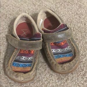Twisted X Chukas size 7M for toddlers